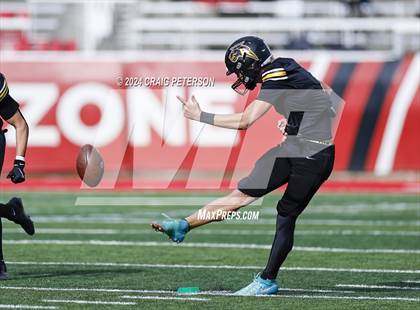 Thumbnail 3 in Roy vs Bountiful (UHSAA 5A Final) photogallery.