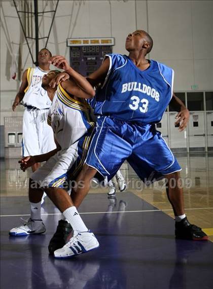 Thumbnail 3 in Jordan vs. Crenshaw (Lynwood Christmas Challenge) photogallery.