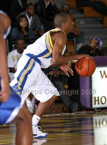 Thumbnail 2 in Jordan vs. Crenshaw (Lynwood Christmas Challenge) photogallery.