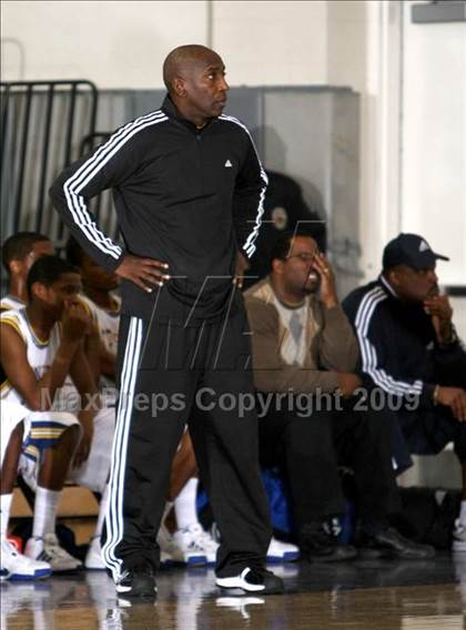 Thumbnail 2 in Jordan vs. Crenshaw (Lynwood Christmas Challenge) photogallery.
