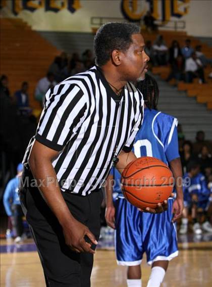 Thumbnail 2 in Jordan vs. Crenshaw (Lynwood Christmas Challenge) photogallery.
