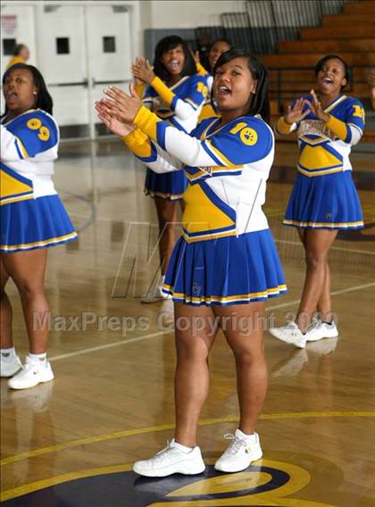 Thumbnail 2 in Jordan vs. Crenshaw (Lynwood Christmas Challenge) photogallery.