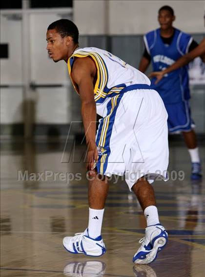 Thumbnail 3 in Jordan vs. Crenshaw (Lynwood Christmas Challenge) photogallery.