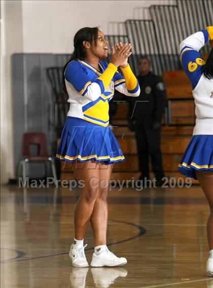 Thumbnail 2 in Jordan vs. Crenshaw (Lynwood Christmas Challenge) photogallery.