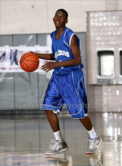 Thumbnail 2 in Jordan vs. Crenshaw (Lynwood Christmas Challenge) photogallery.