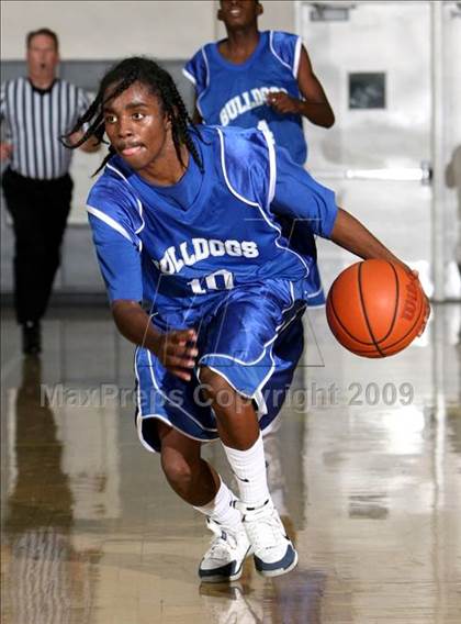 Thumbnail 3 in Jordan vs. Crenshaw (Lynwood Christmas Challenge) photogallery.