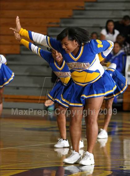 Thumbnail 2 in Jordan vs. Crenshaw (Lynwood Christmas Challenge) photogallery.