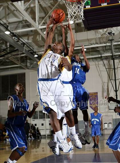 Thumbnail 2 in Jordan vs. Crenshaw (Lynwood Christmas Challenge) photogallery.