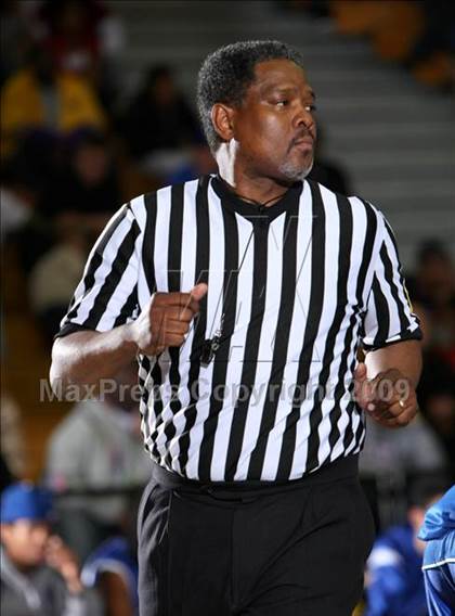 Thumbnail 2 in Jordan vs. Crenshaw (Lynwood Christmas Challenge) photogallery.