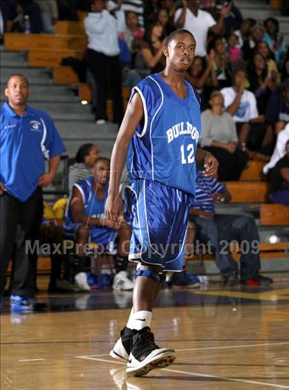 Thumbnail 2 in Jordan vs. Crenshaw (Lynwood Christmas Challenge) photogallery.