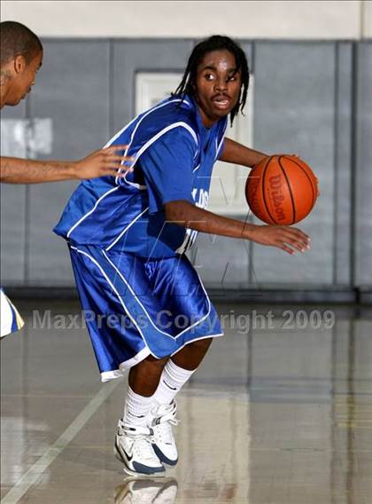 Thumbnail 3 in Jordan vs. Crenshaw (Lynwood Christmas Challenge) photogallery.