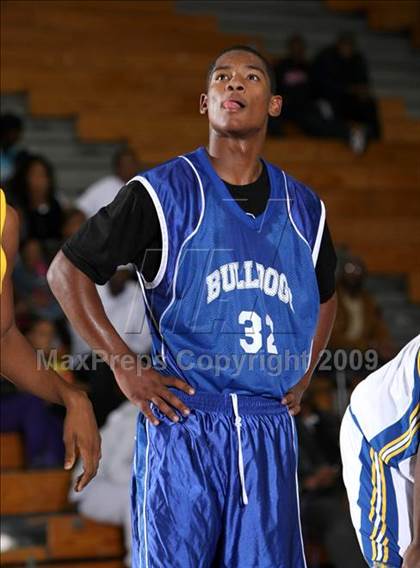Thumbnail 2 in Jordan vs. Crenshaw (Lynwood Christmas Challenge) photogallery.