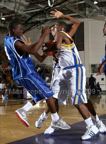 Thumbnail 1 in Jordan vs. Crenshaw (Lynwood Christmas Challenge) photogallery.