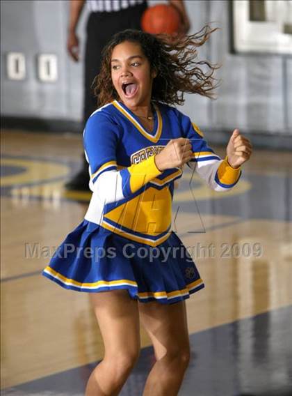 Thumbnail 3 in Jordan vs. Crenshaw (Lynwood Christmas Challenge) photogallery.