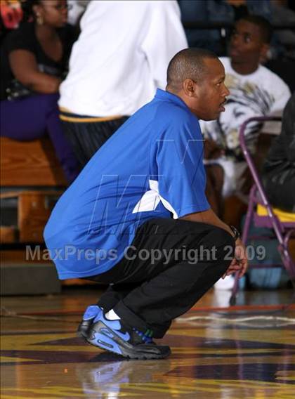 Thumbnail 2 in Jordan vs. Crenshaw (Lynwood Christmas Challenge) photogallery.