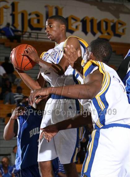 Thumbnail 1 in Jordan vs. Crenshaw (Lynwood Christmas Challenge) photogallery.