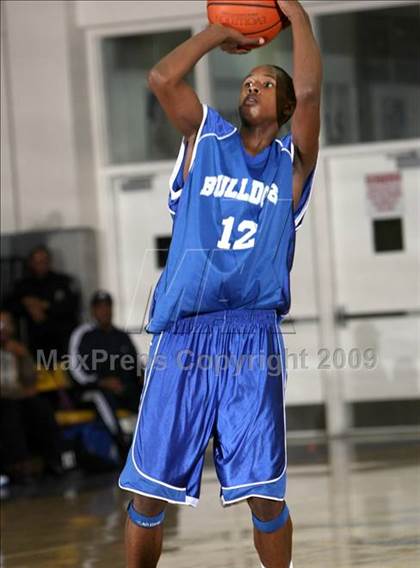 Thumbnail 3 in Jordan vs. Crenshaw (Lynwood Christmas Challenge) photogallery.