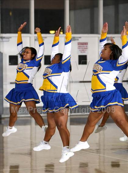 Thumbnail 2 in Jordan vs. Crenshaw (Lynwood Christmas Challenge) photogallery.