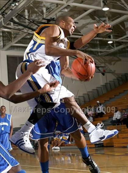 Thumbnail 3 in Jordan vs. Crenshaw (Lynwood Christmas Challenge) photogallery.