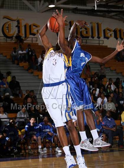 Thumbnail 3 in Jordan vs. Crenshaw (Lynwood Christmas Challenge) photogallery.
