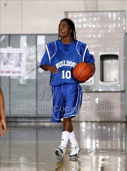 Thumbnail 2 in Jordan vs. Crenshaw (Lynwood Christmas Challenge) photogallery.