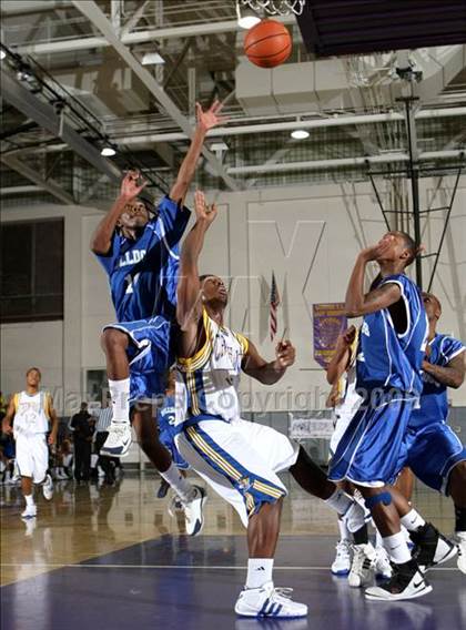 Thumbnail 1 in Jordan vs. Crenshaw (Lynwood Christmas Challenge) photogallery.