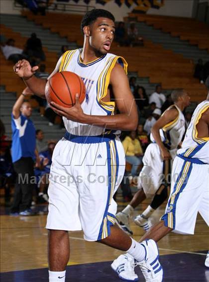 Thumbnail 3 in Jordan vs. Crenshaw (Lynwood Christmas Challenge) photogallery.