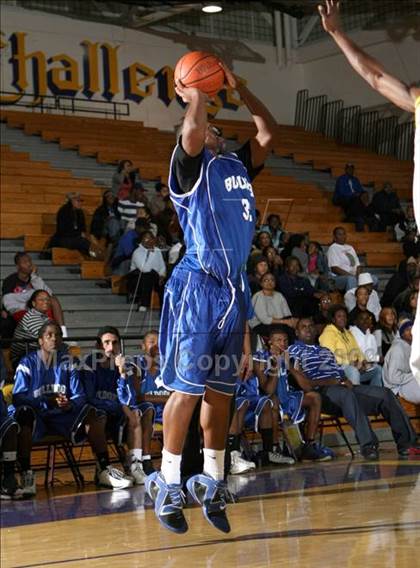 Thumbnail 2 in Jordan vs. Crenshaw (Lynwood Christmas Challenge) photogallery.
