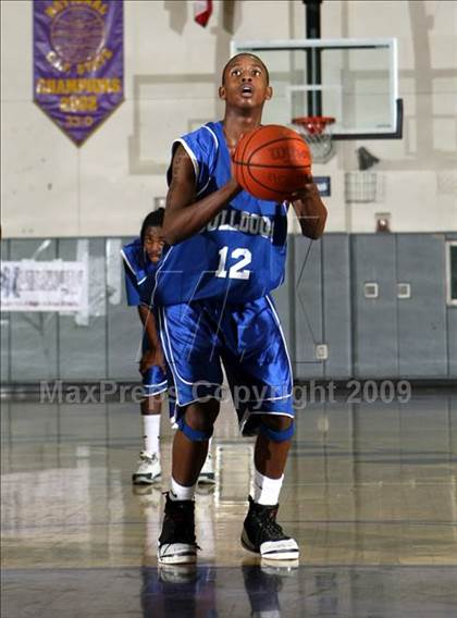Thumbnail 2 in Jordan vs. Crenshaw (Lynwood Christmas Challenge) photogallery.