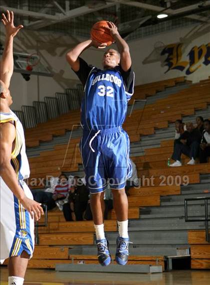 Thumbnail 2 in Jordan vs. Crenshaw (Lynwood Christmas Challenge) photogallery.