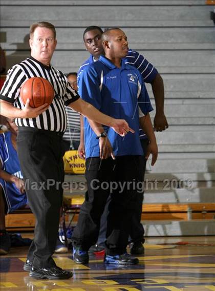 Thumbnail 2 in Jordan vs. Crenshaw (Lynwood Christmas Challenge) photogallery.