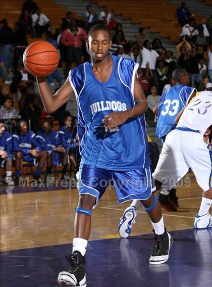 Thumbnail 2 in Jordan vs. Crenshaw (Lynwood Christmas Challenge) photogallery.