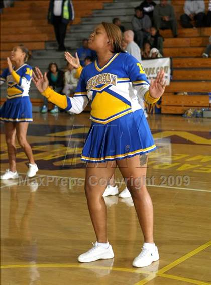 Thumbnail 3 in Jordan vs. Crenshaw (Lynwood Christmas Challenge) photogallery.