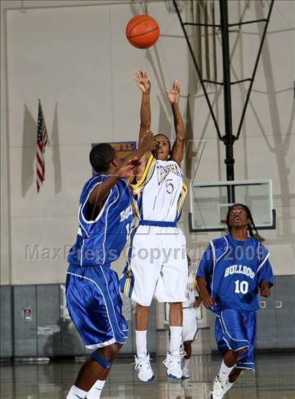 Thumbnail 3 in Jordan vs. Crenshaw (Lynwood Christmas Challenge) photogallery.