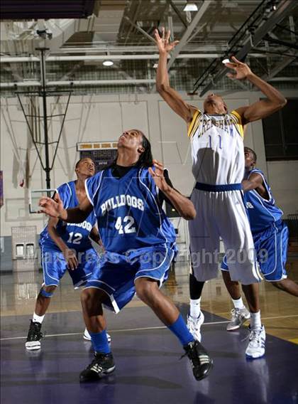 Thumbnail 3 in Jordan vs. Crenshaw (Lynwood Christmas Challenge) photogallery.
