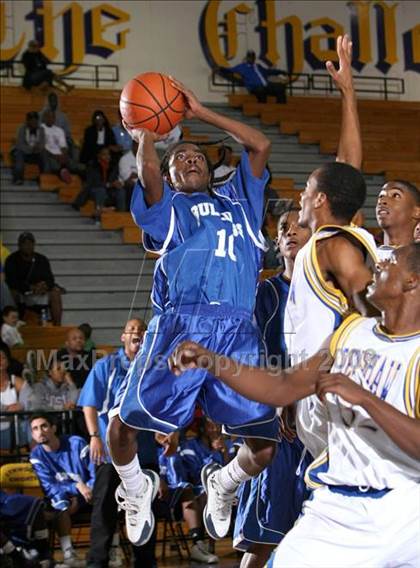 Thumbnail 3 in Jordan vs. Crenshaw (Lynwood Christmas Challenge) photogallery.
