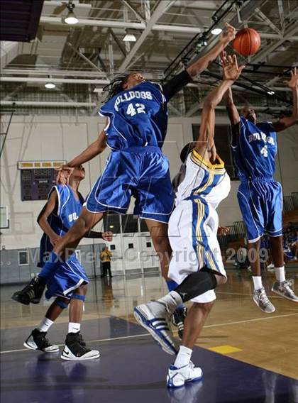 Thumbnail 1 in Jordan vs. Crenshaw (Lynwood Christmas Challenge) photogallery.