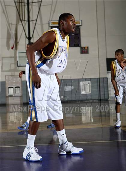 Thumbnail 2 in Jordan vs. Crenshaw (Lynwood Christmas Challenge) photogallery.