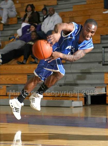 Thumbnail 1 in Jordan vs. Crenshaw (Lynwood Christmas Challenge) photogallery.