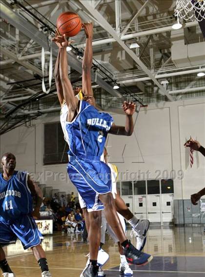 Thumbnail 2 in Jordan vs. Crenshaw (Lynwood Christmas Challenge) photogallery.