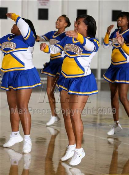 Thumbnail 2 in Jordan vs. Crenshaw (Lynwood Christmas Challenge) photogallery.