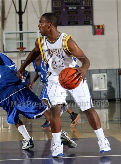 Thumbnail 2 in Jordan vs. Crenshaw (Lynwood Christmas Challenge) photogallery.