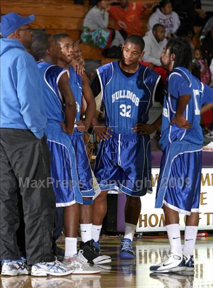 Thumbnail 1 in Jordan vs. Crenshaw (Lynwood Christmas Challenge) photogallery.