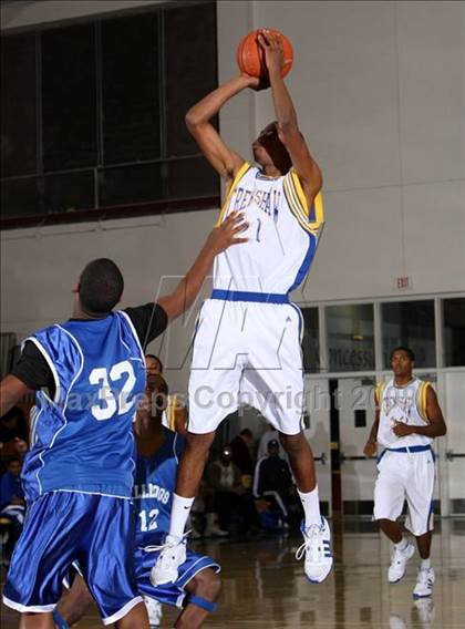 Thumbnail 2 in Jordan vs. Crenshaw (Lynwood Christmas Challenge) photogallery.