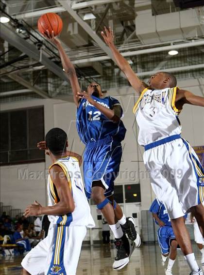 Thumbnail 1 in Jordan vs. Crenshaw (Lynwood Christmas Challenge) photogallery.