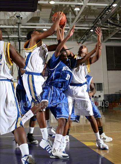 Thumbnail 3 in Jordan vs. Crenshaw (Lynwood Christmas Challenge) photogallery.