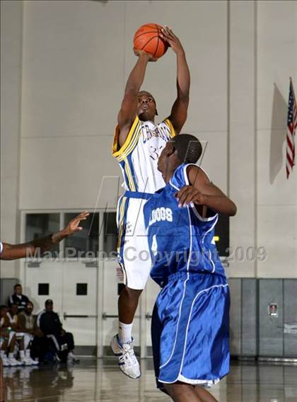 Thumbnail 2 in Jordan vs. Crenshaw (Lynwood Christmas Challenge) photogallery.