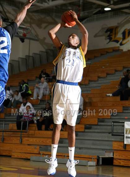 Thumbnail 1 in Jordan vs. Crenshaw (Lynwood Christmas Challenge) photogallery.