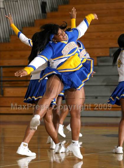 Thumbnail 3 in Jordan vs. Crenshaw (Lynwood Christmas Challenge) photogallery.