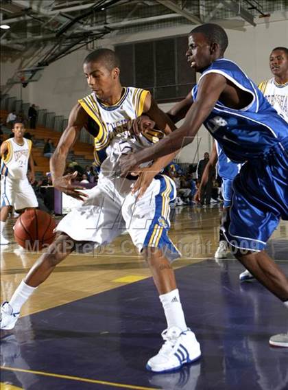 Thumbnail 2 in Jordan vs. Crenshaw (Lynwood Christmas Challenge) photogallery.